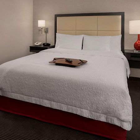 Hampton Inn & Suites Milwaukee Downtown Екстер'єр фото