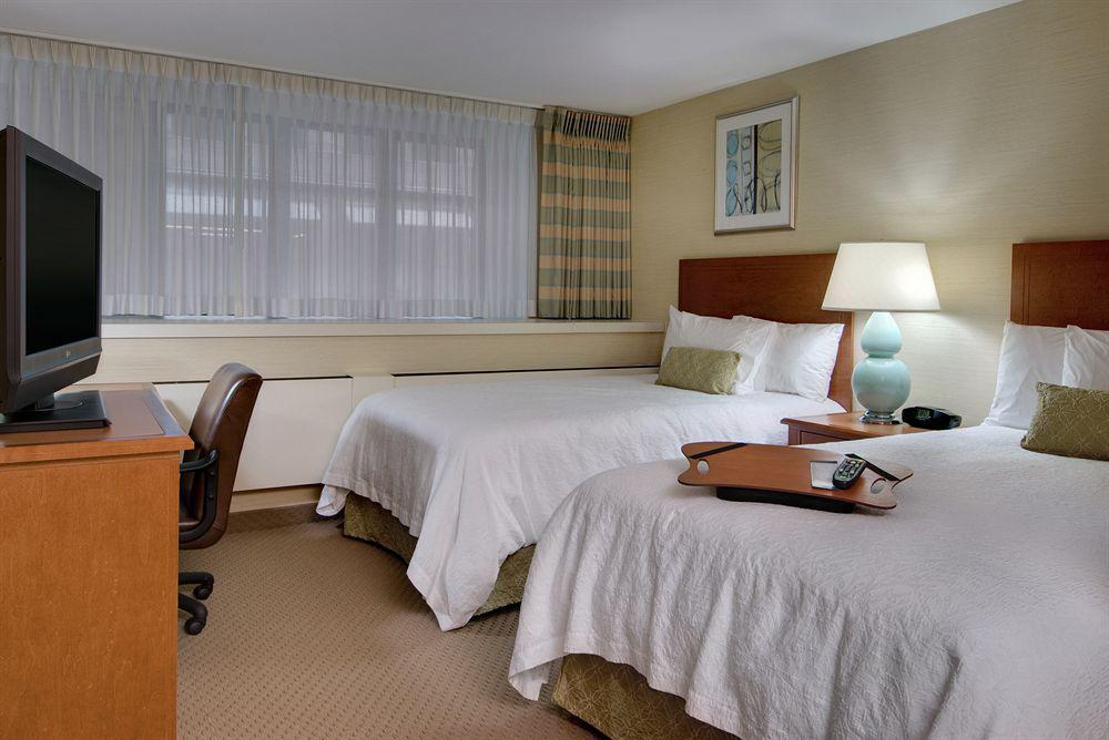 Hampton Inn & Suites Milwaukee Downtown Екстер'єр фото