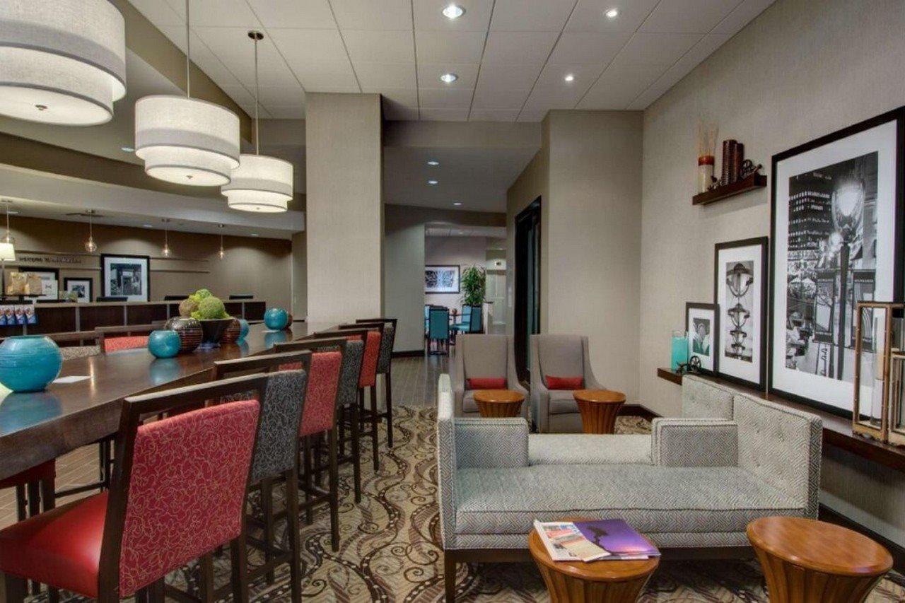 Hampton Inn & Suites Milwaukee Downtown Екстер'єр фото