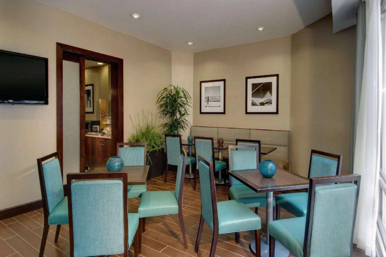 Hampton Inn & Suites Milwaukee Downtown Екстер'єр фото
