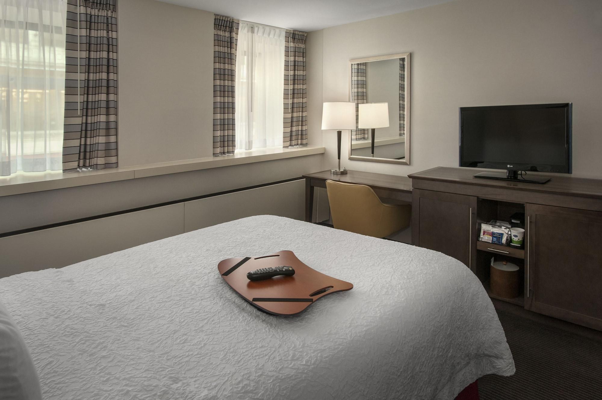 Hampton Inn & Suites Milwaukee Downtown Екстер'єр фото