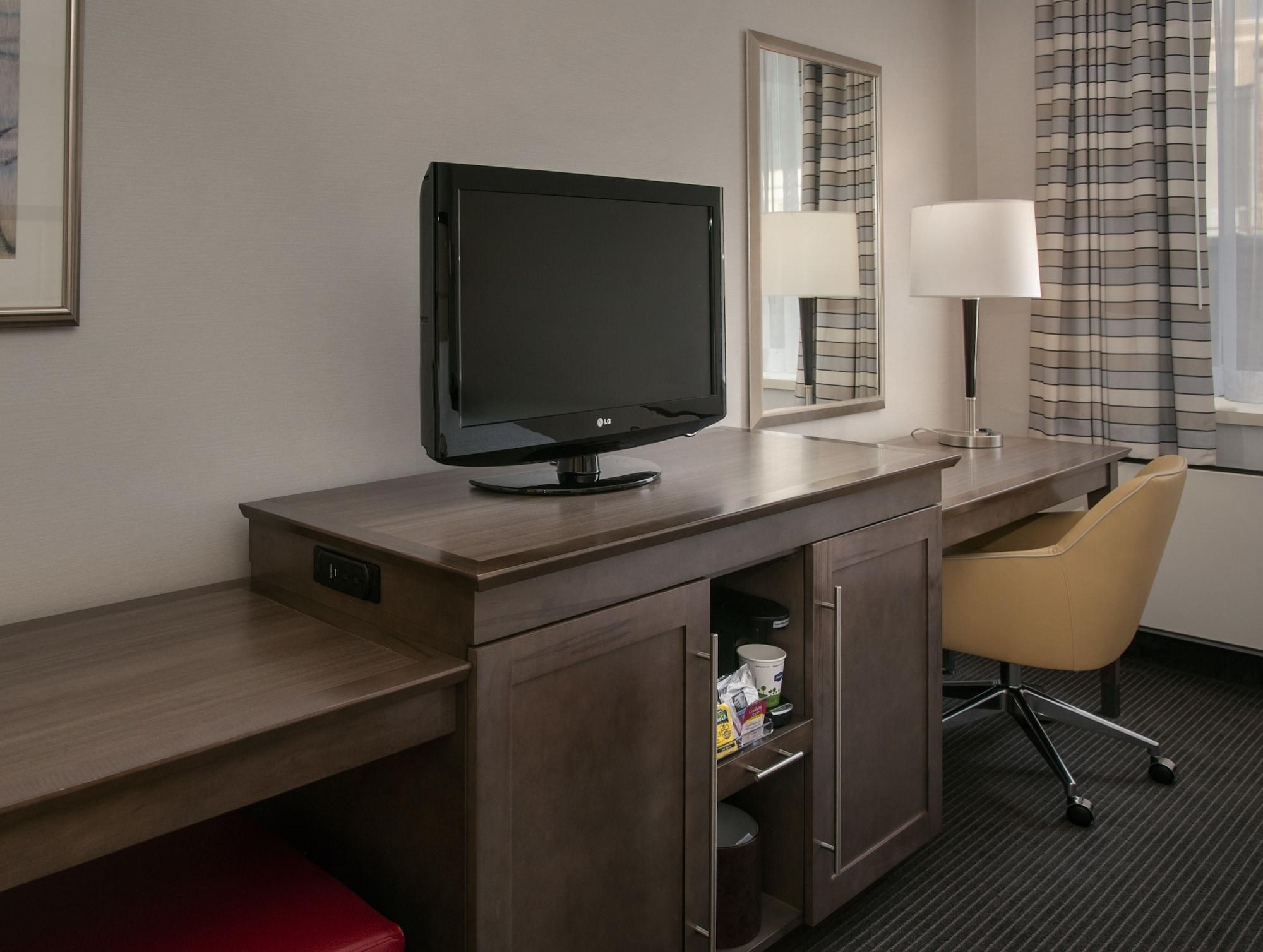 Hampton Inn & Suites Milwaukee Downtown Екстер'єр фото