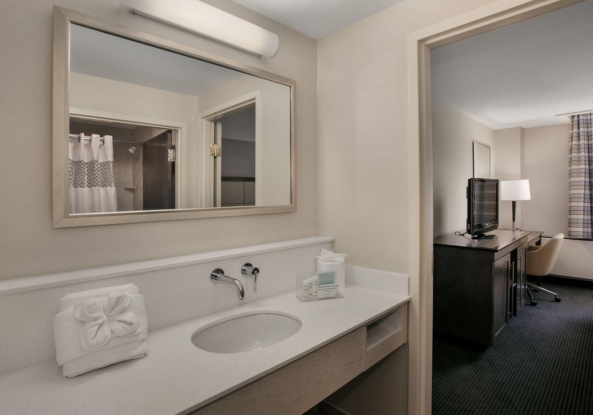 Hampton Inn & Suites Milwaukee Downtown Екстер'єр фото