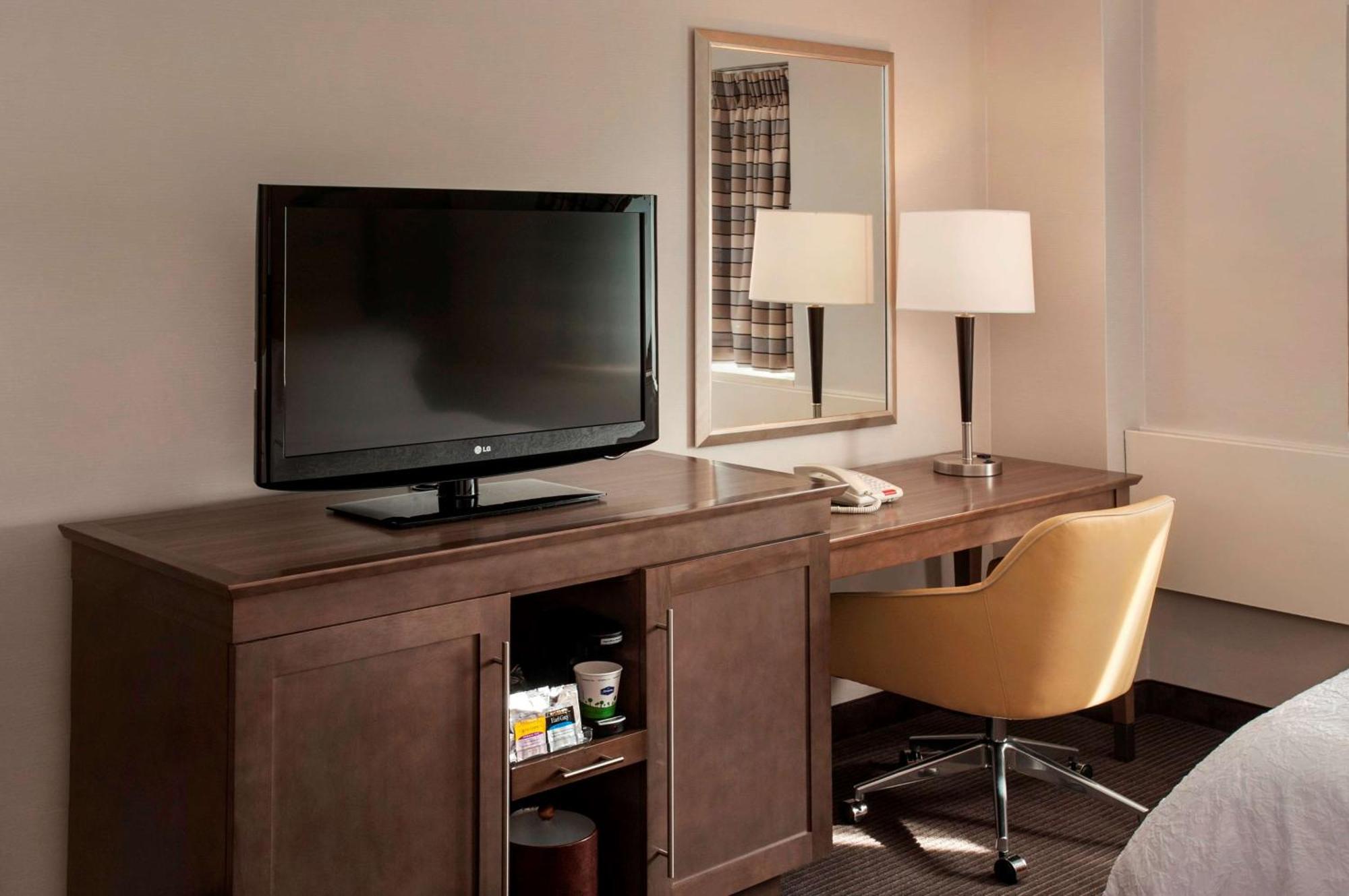 Hampton Inn & Suites Milwaukee Downtown Екстер'єр фото