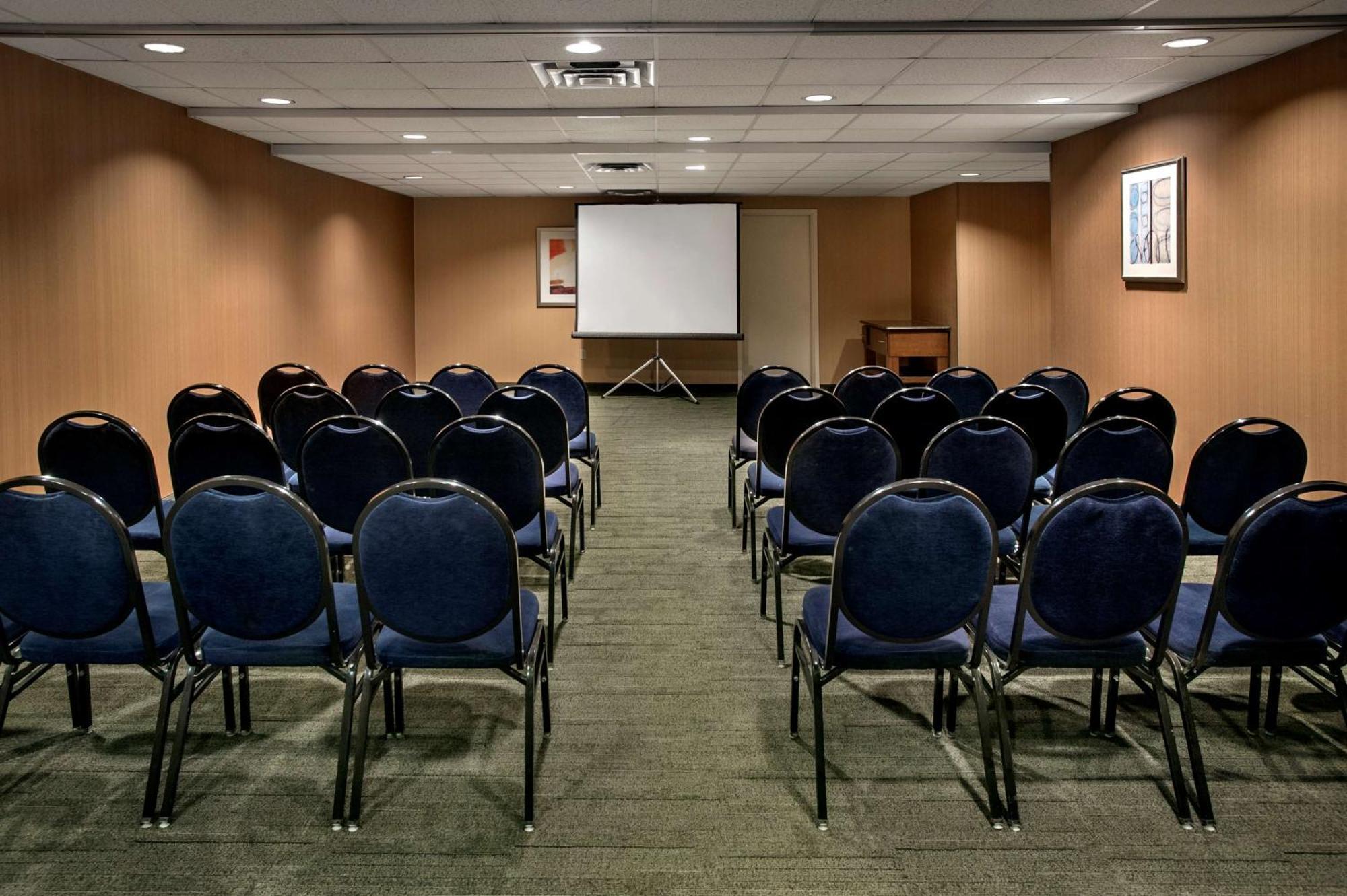 Hampton Inn & Suites Milwaukee Downtown Екстер'єр фото