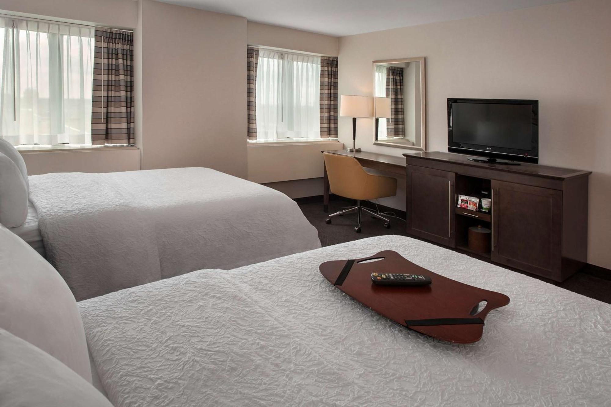 Hampton Inn & Suites Milwaukee Downtown Екстер'єр фото