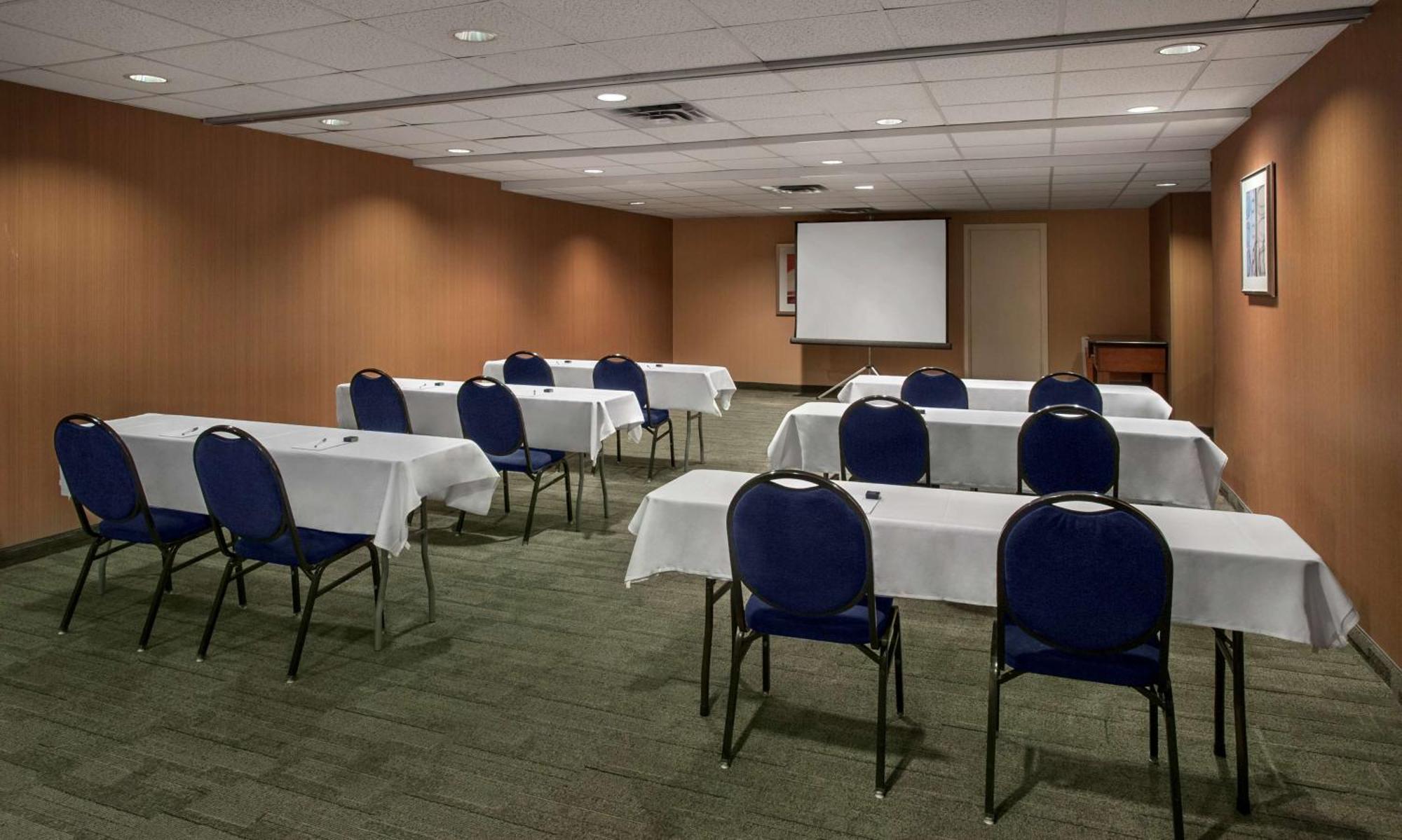 Hampton Inn & Suites Milwaukee Downtown Екстер'єр фото