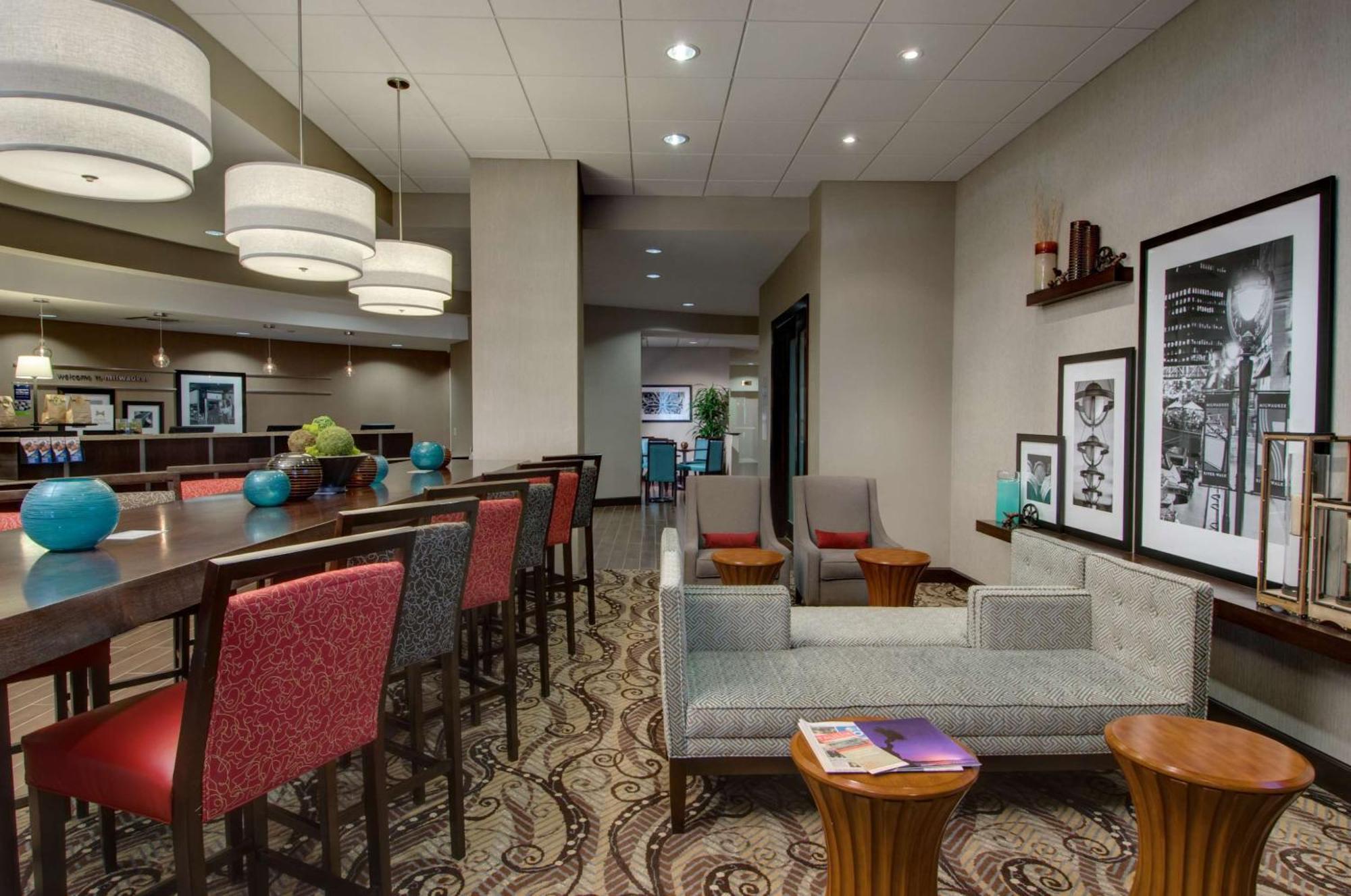 Hampton Inn & Suites Milwaukee Downtown Екстер'єр фото