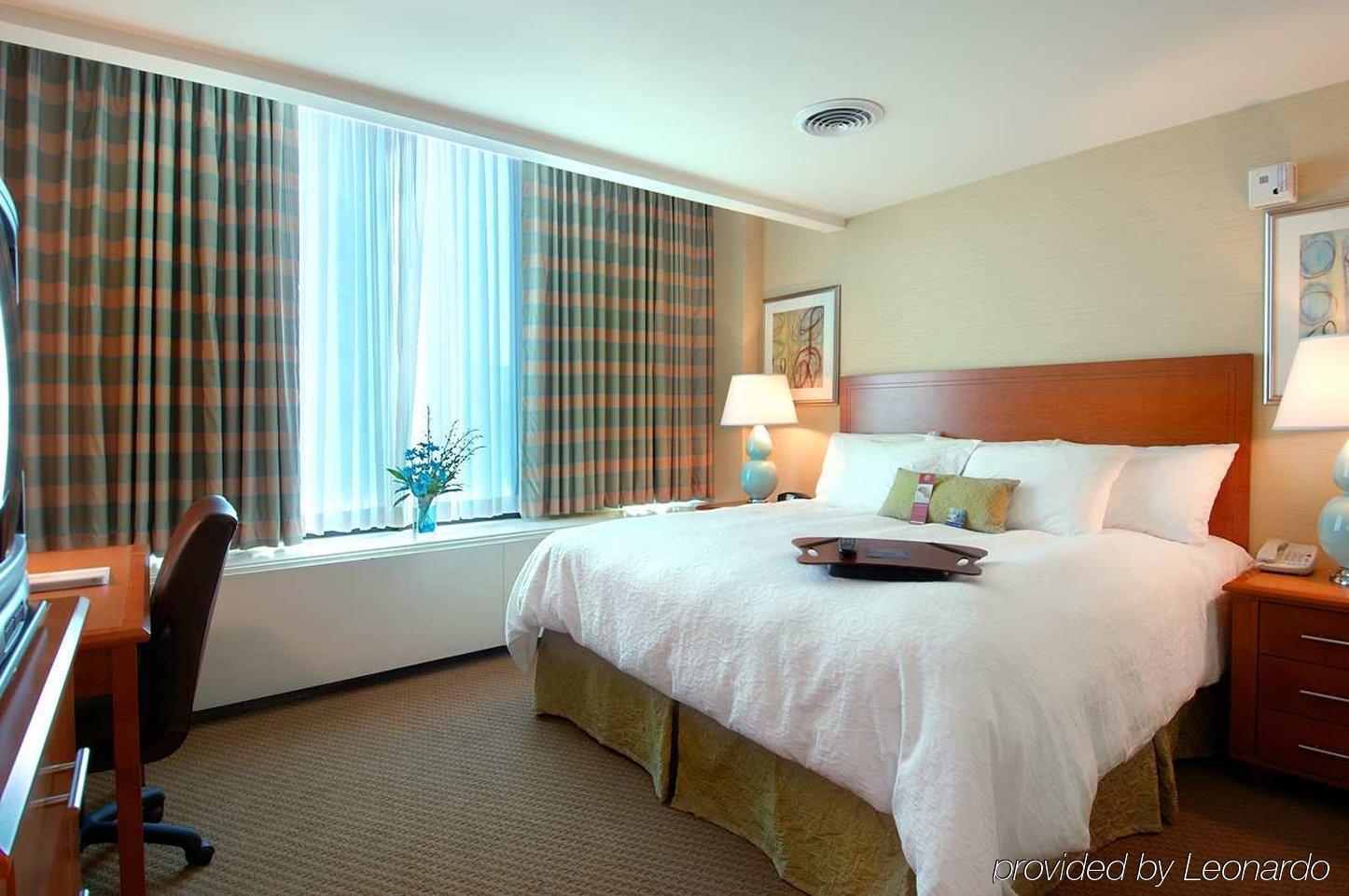 Hampton Inn & Suites Milwaukee Downtown Номер фото