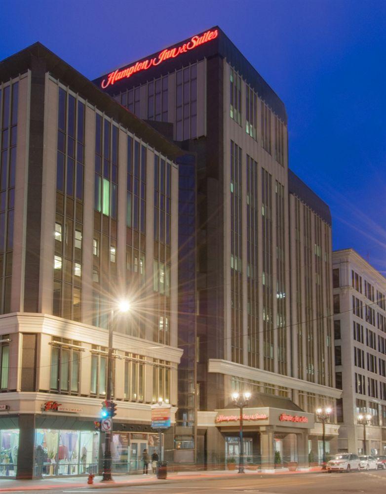 Hampton Inn & Suites Milwaukee Downtown Екстер'єр фото