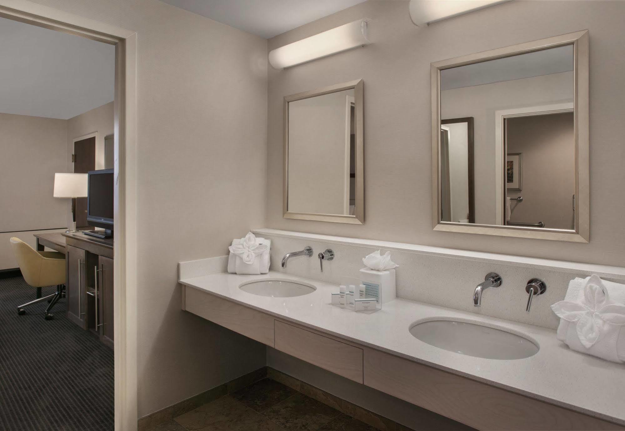 Hampton Inn & Suites Milwaukee Downtown Екстер'єр фото