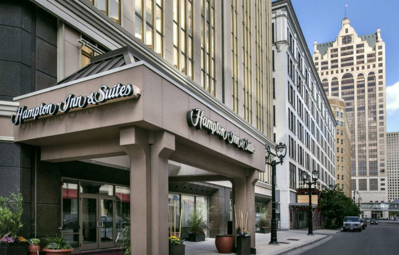 Hampton Inn & Suites Milwaukee Downtown Екстер'єр фото